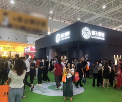 佛山陶博會第一天，獅王瓷磚已經(jīng)燃爆了！
