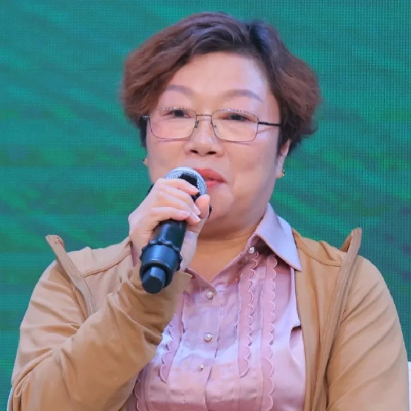 金牌企業(yè)制造副總裁 張代蘭：企業(yè)要生存，必須走光伏發(fā)電.jpg