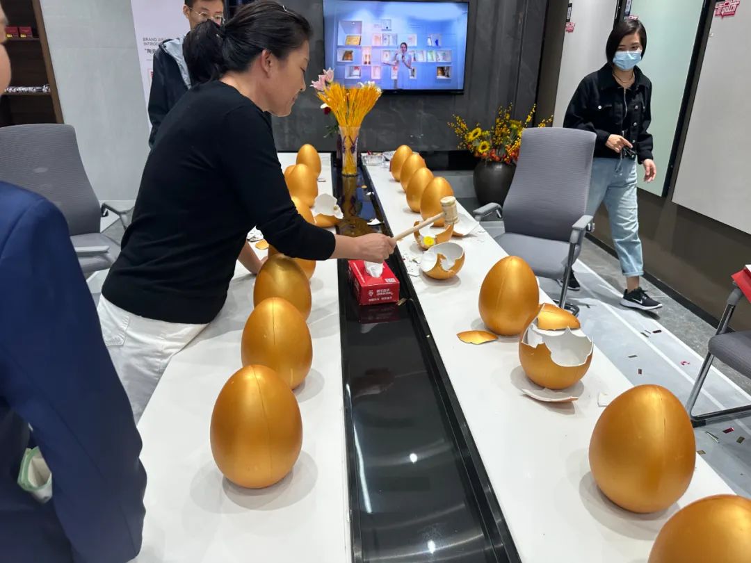 獅王瓷磚萬(wàn)人火花節(jié)全國(guó)巡回賽棗莊站火爆全城12.jpg