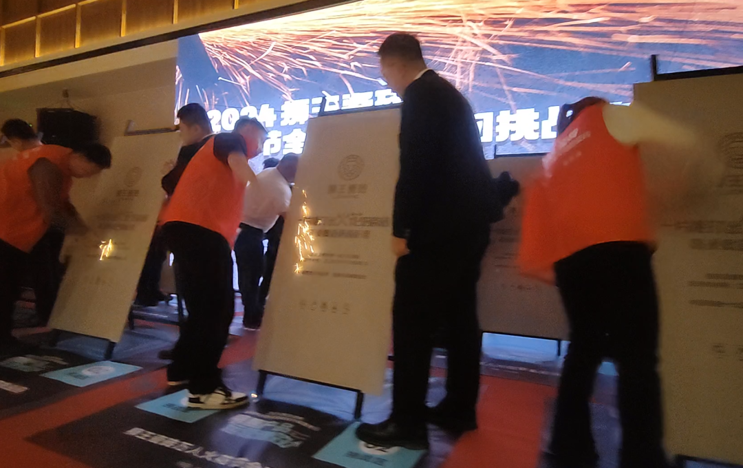2024獅王瓷磚戰(zhàn)略共識(shí)暨高硬瓷磚升級(jí)發(fā)布會(huì)隆重召開(kāi)10.png