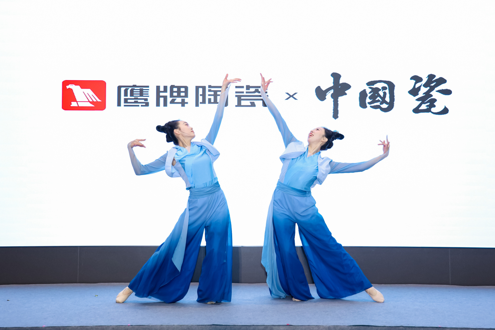 中國瓷發(fā)布會(huì)開場表演.jpg