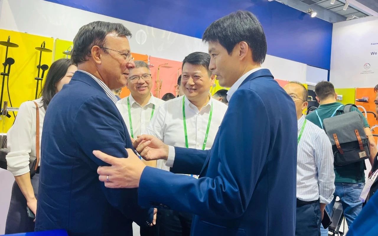 康意潔具閃耀2024年秋季廣交會(huì)，吸引了眾多國(guó)內(nèi)外客商的關(guān)注和贊譽(yù)5.jpg